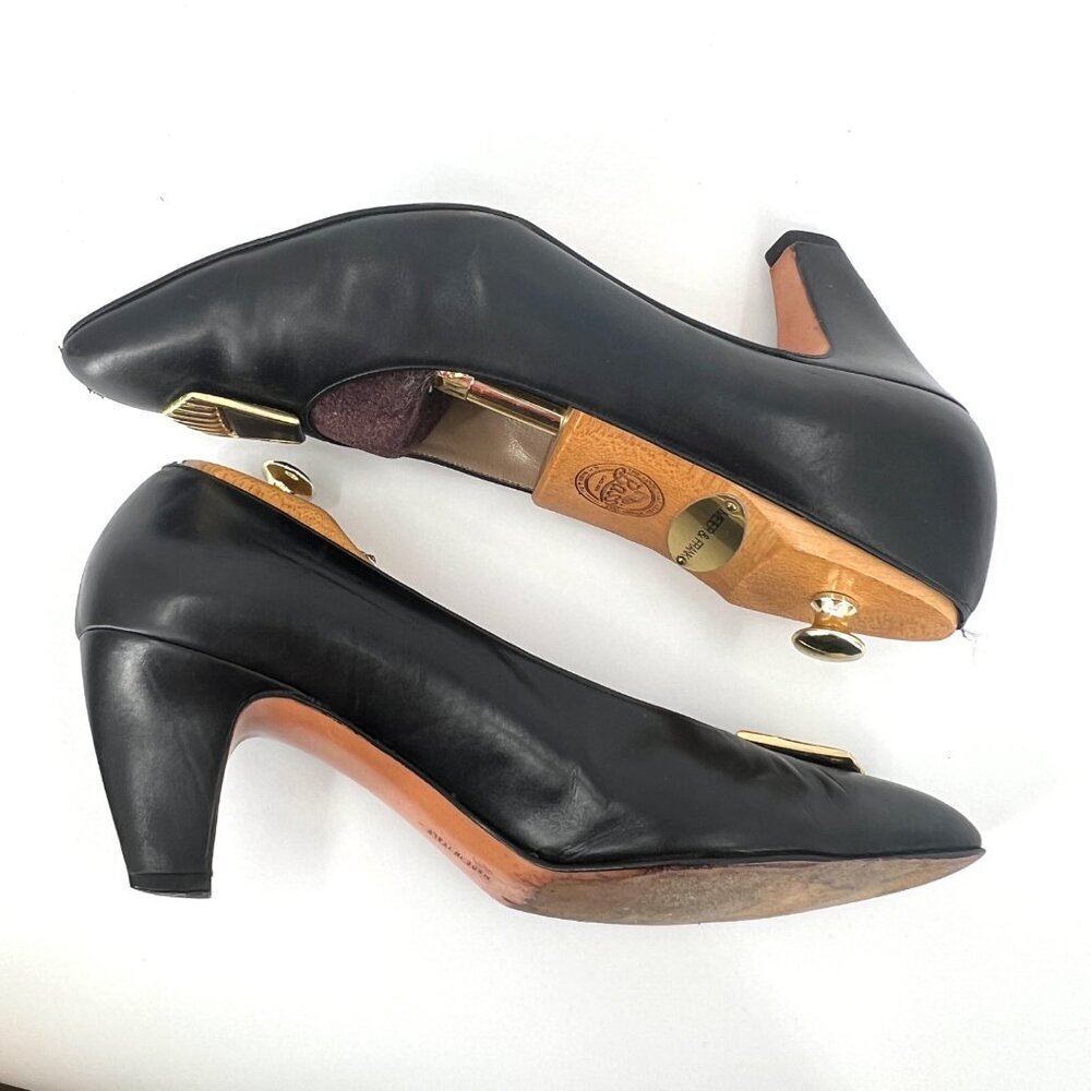Vintage Salvatore Ferragamo Black Pumps with Gold Accent Size 8.5 B - Picture 5 of 13